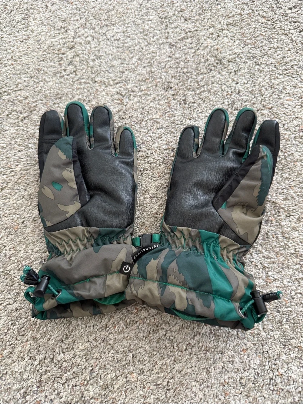 The North Face Kids Montana Futurelight Etip Green/Olive Camo Winter Glove Med